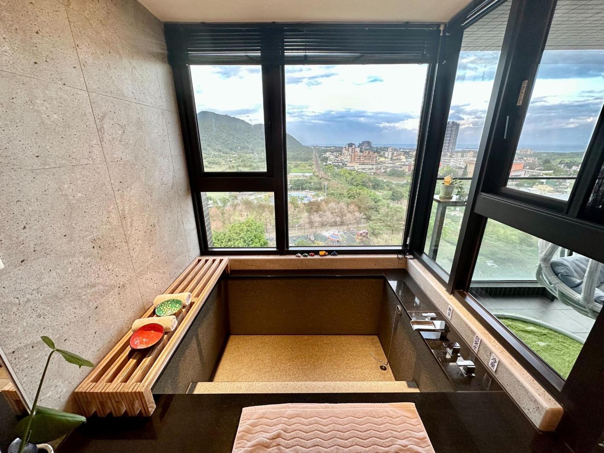 Toucheng Happyhouse頭城黑皮家 附早餐 Apartment Екстериор снимка